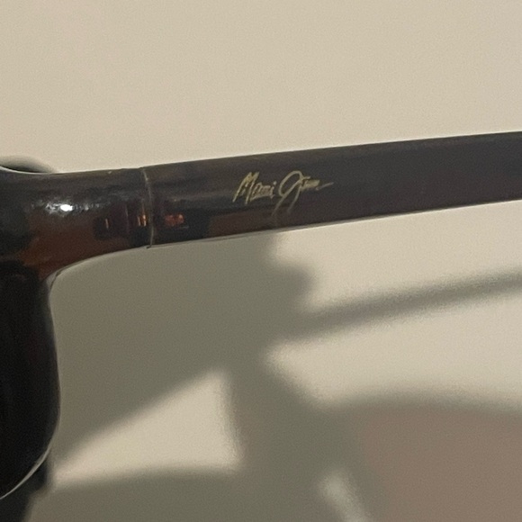 Maui Jim Sunglasses Polarized with Strap Holder - Picture 9 of 12